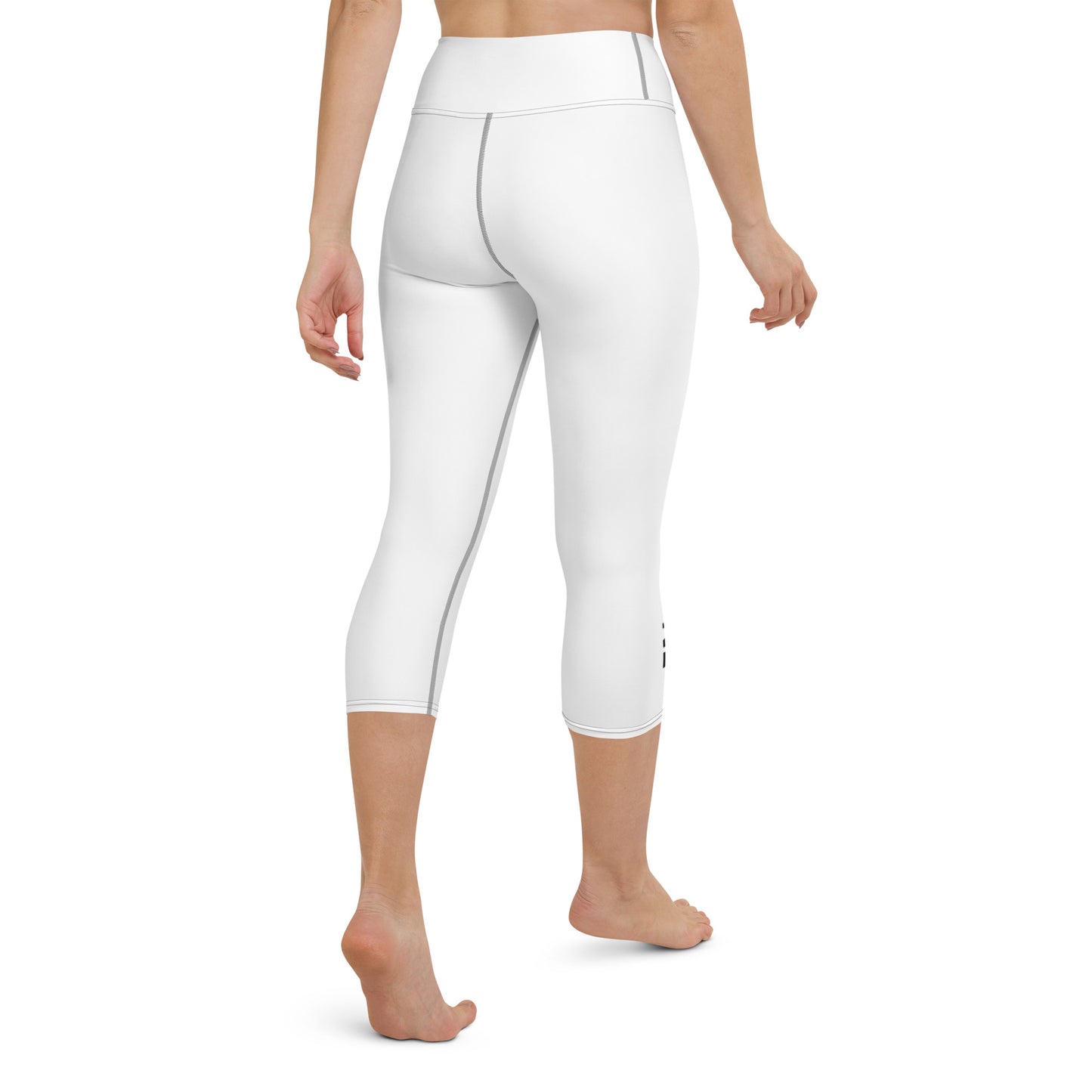 FN WOMEN'S SPORTS: Unamerican Yoga Capri Leggings (white/black)