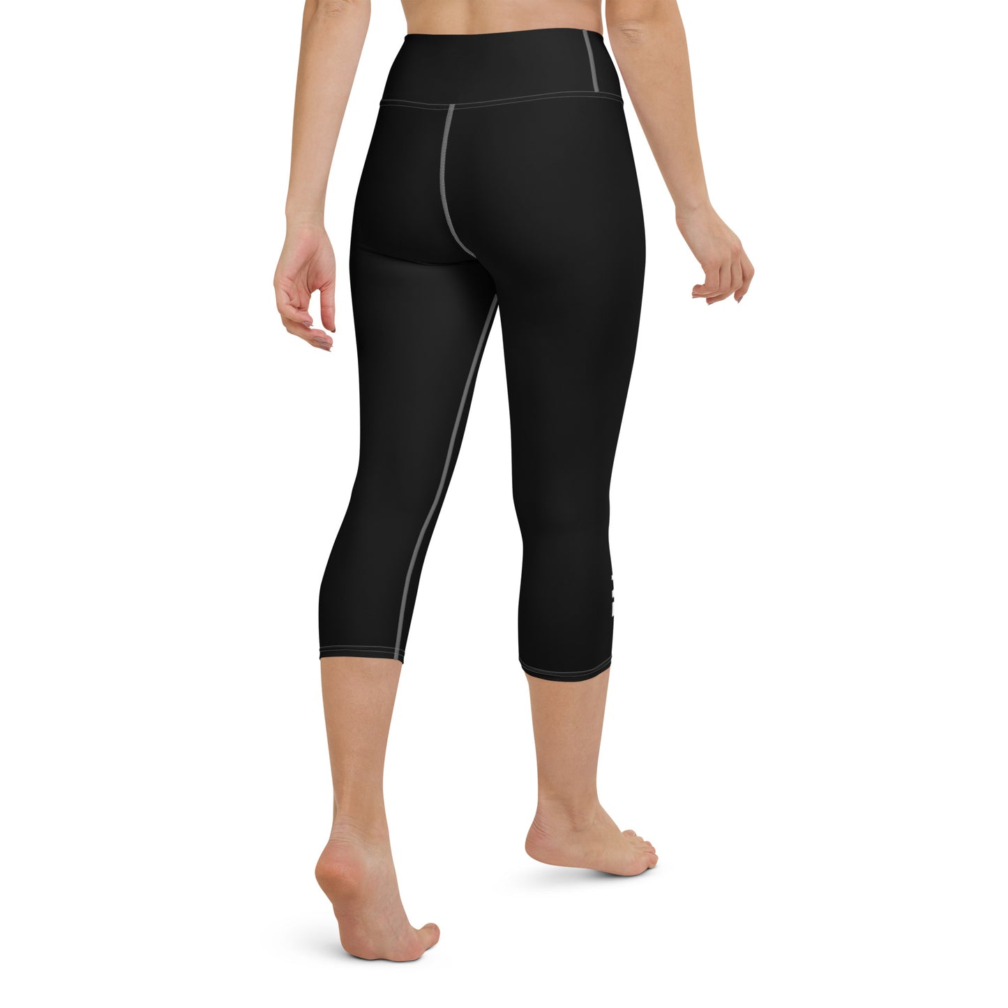 FN WOMEN'S SPORTS: Unamerican Yoga Capri Leggings (black/white)